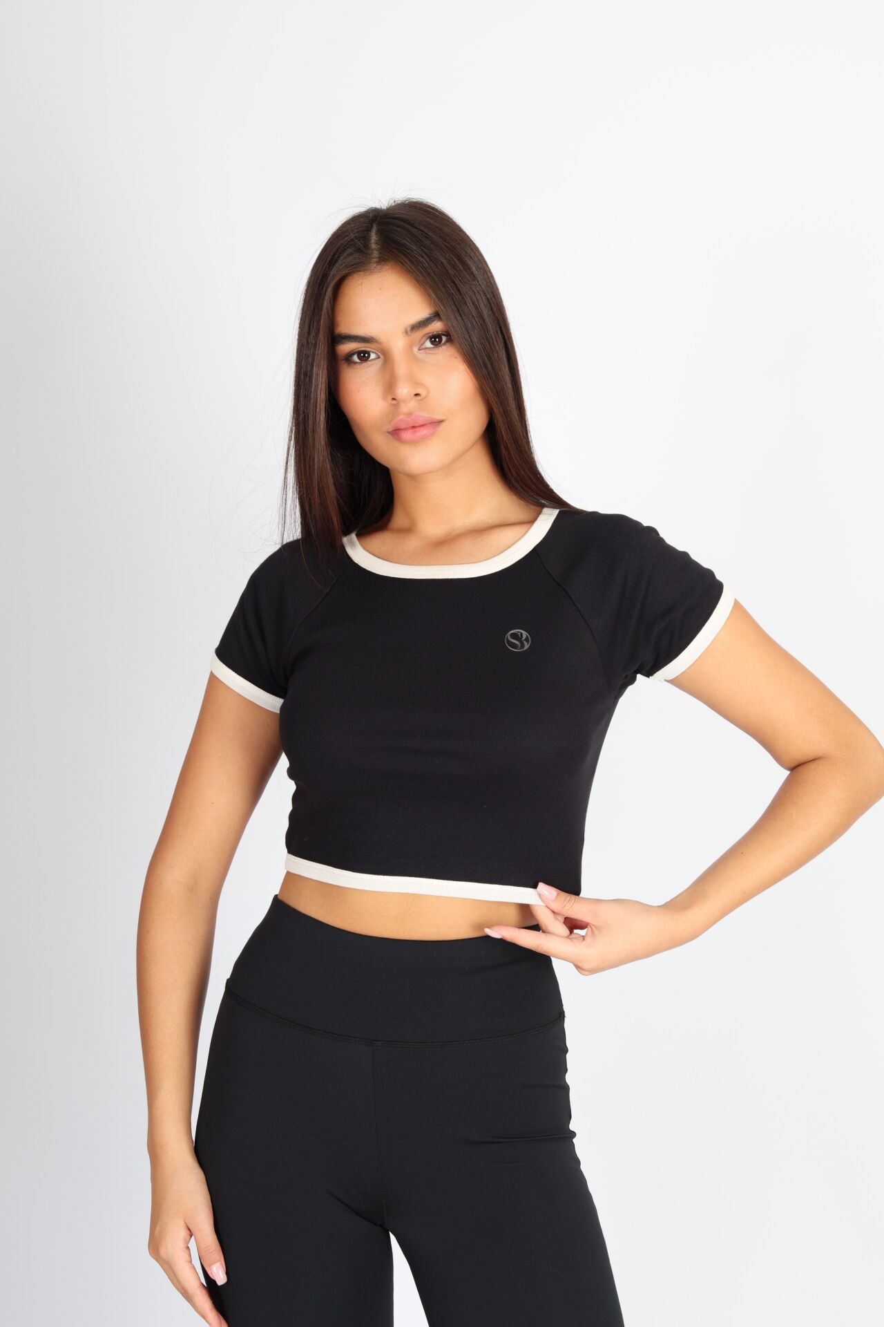Siyah Regular Fit Crop Basic Kadın T-Shirt