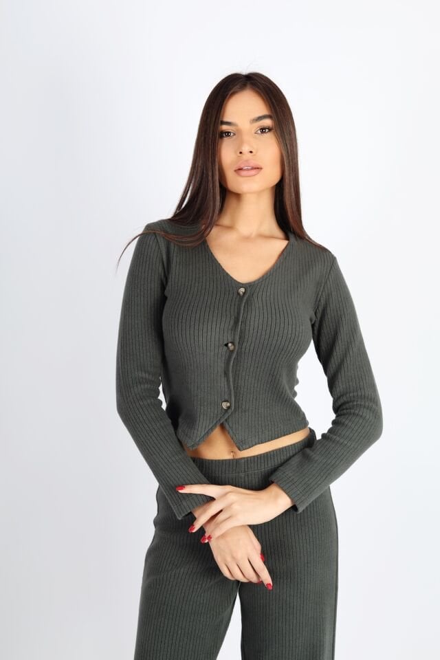 Haki Düğmeli Yelek ve Brush Boru Paça Pantolon